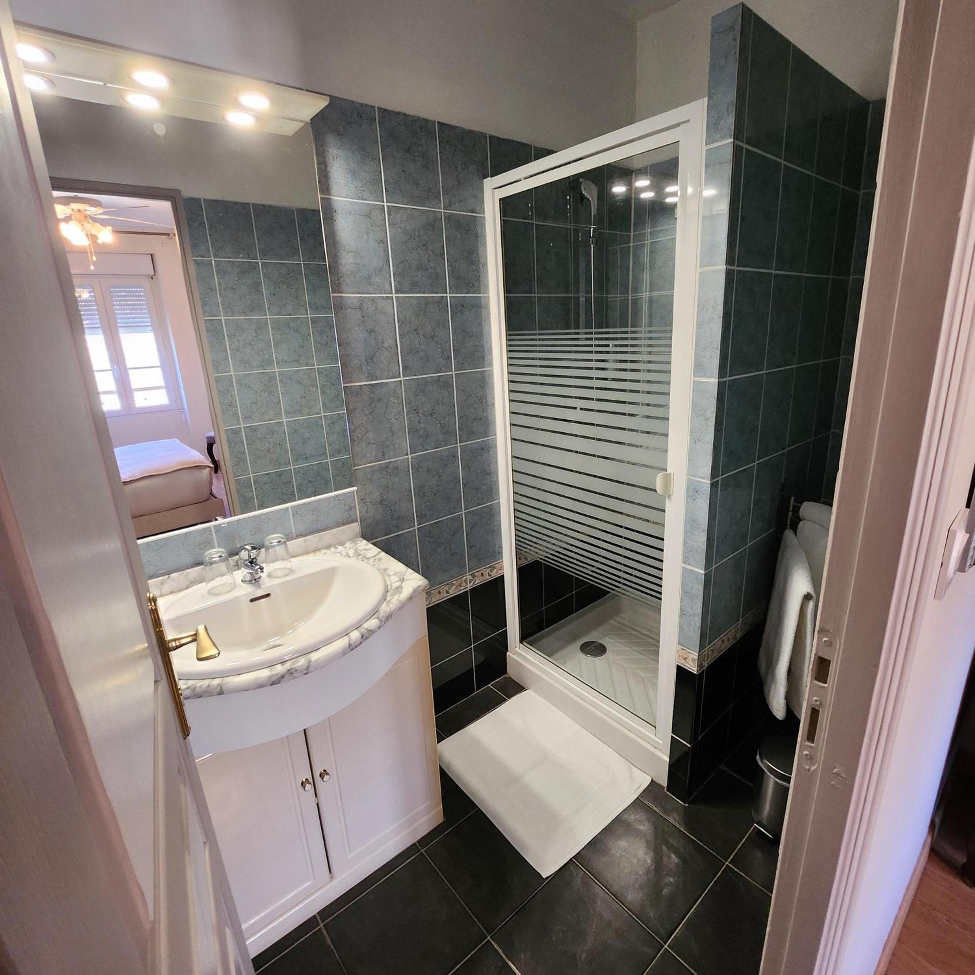 Hotel La Tour Perrier Eyrans-de Soudiac Dış mekan fotoğraf