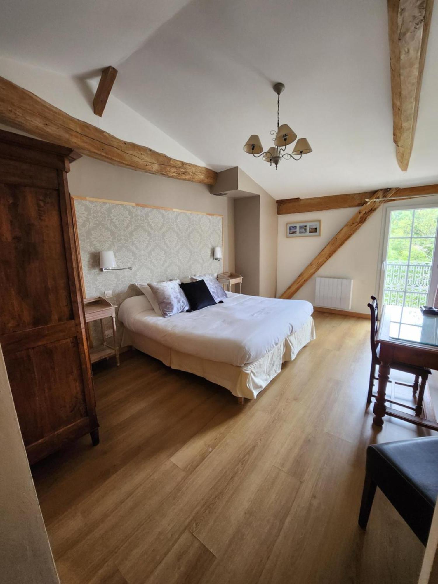 Hotel La Tour Perrier Eyrans-de Soudiac Dış mekan fotoğraf