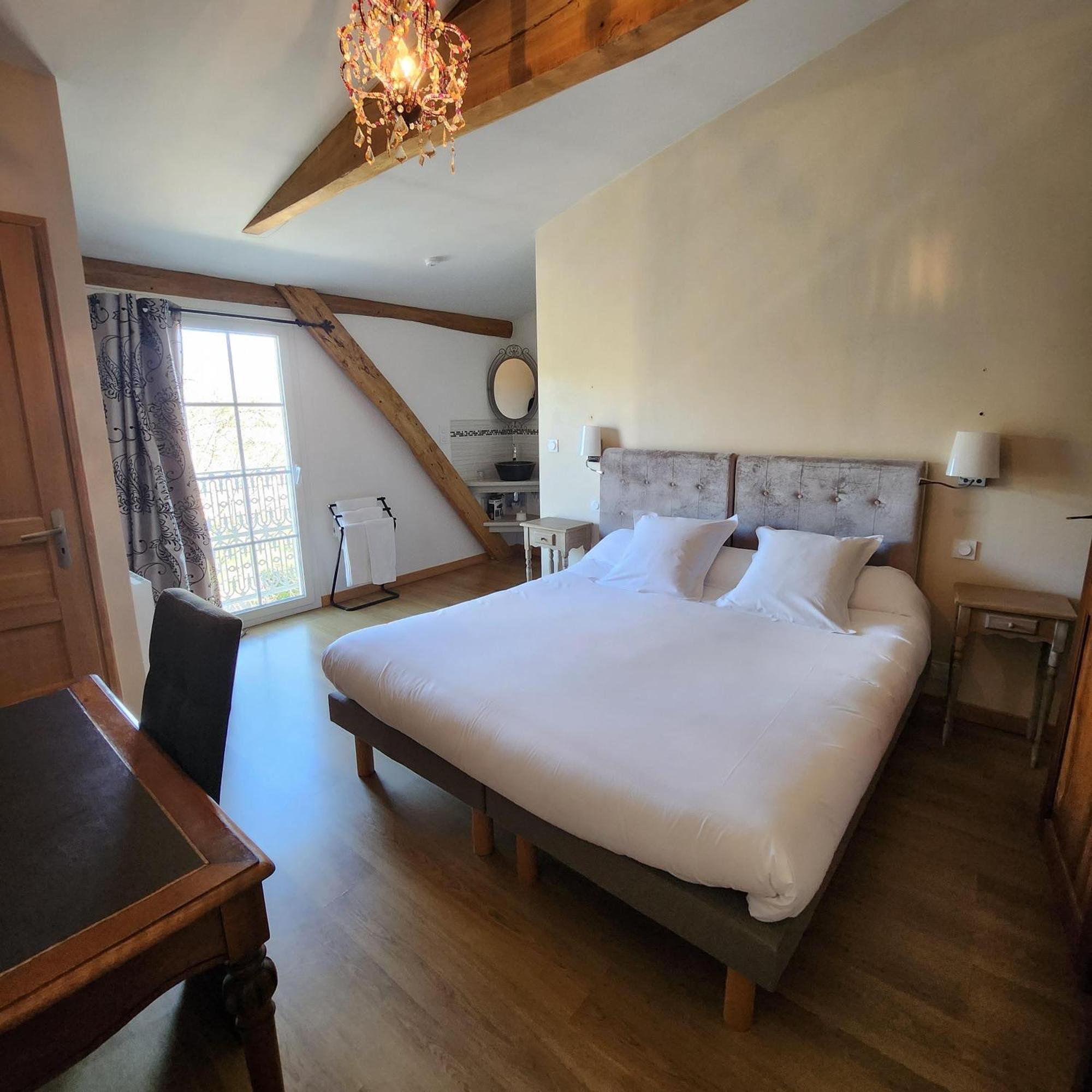 Hotel La Tour Perrier Eyrans-de Soudiac Dış mekan fotoğraf