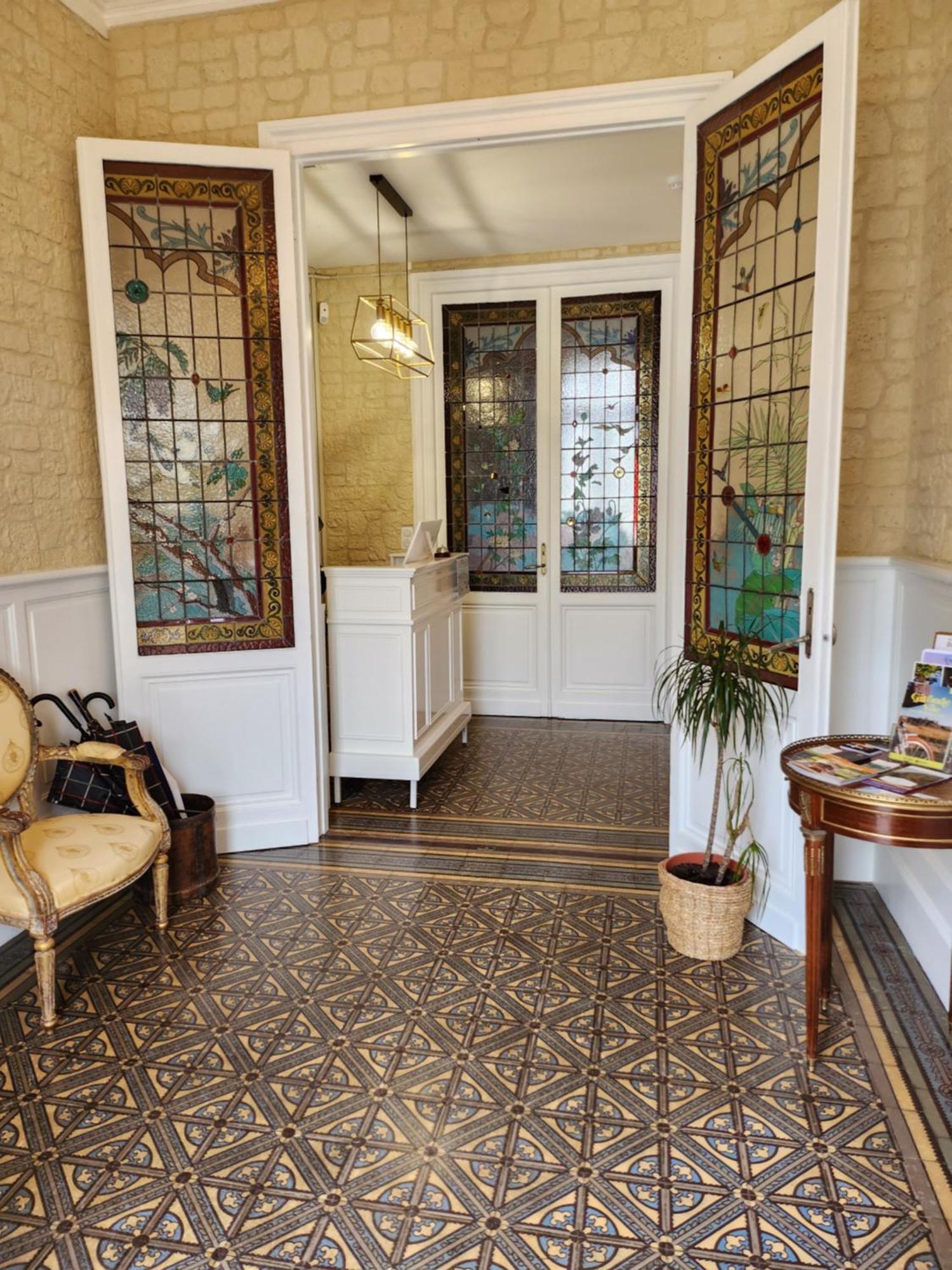 Hotel La Tour Perrier Eyrans-de Soudiac Dış mekan fotoğraf