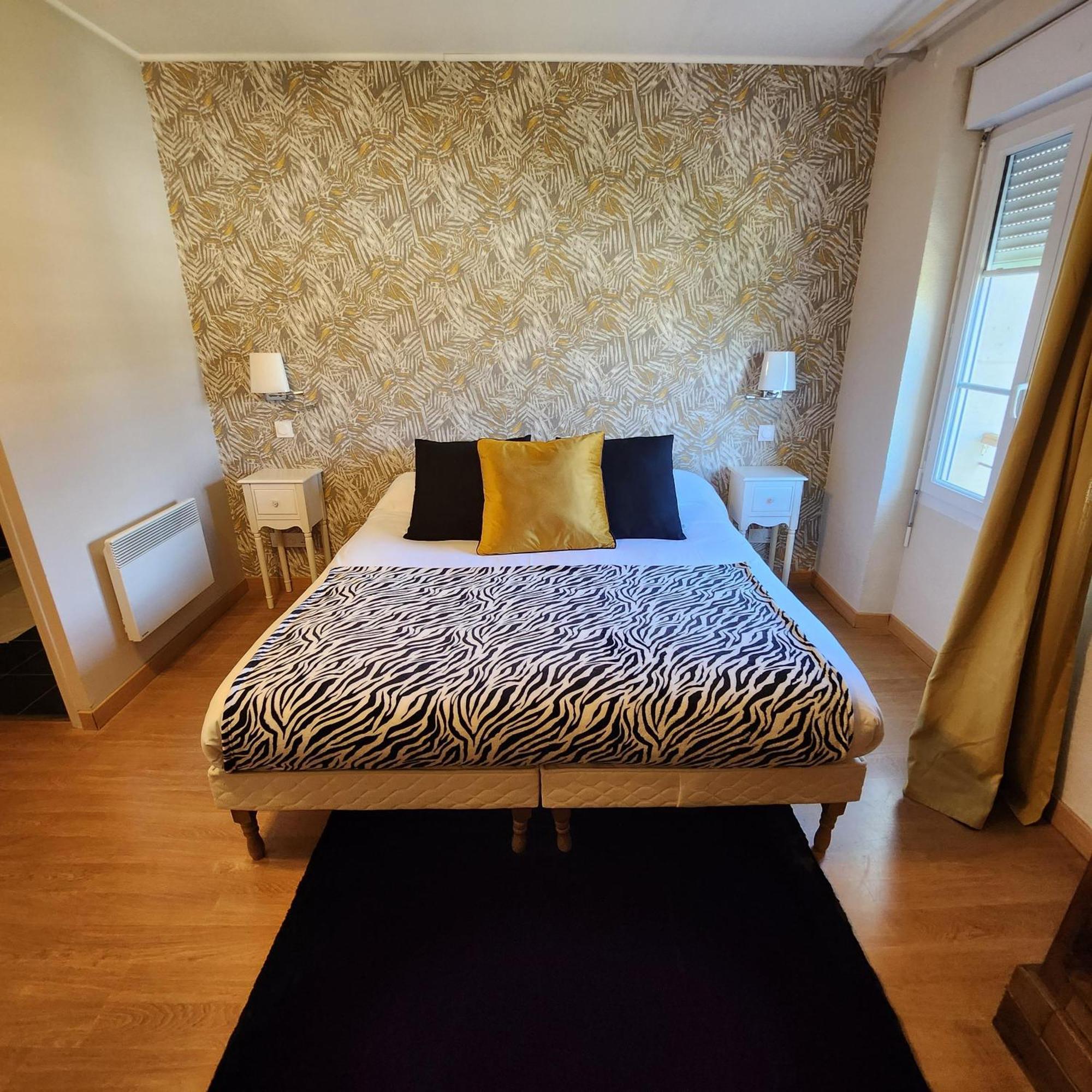Hotel La Tour Perrier Eyrans-de Soudiac Dış mekan fotoğraf